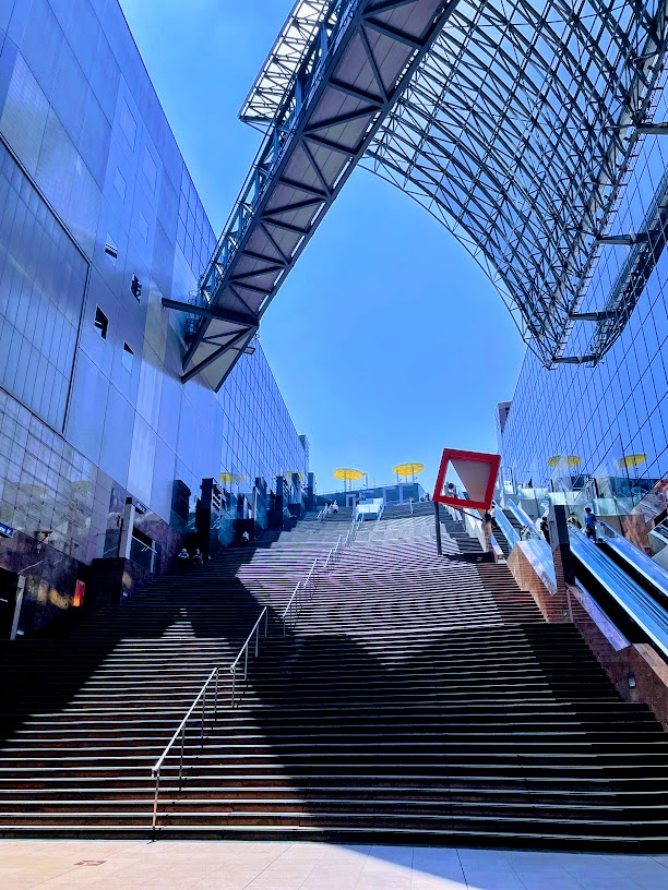 京都駅ビルの大階段