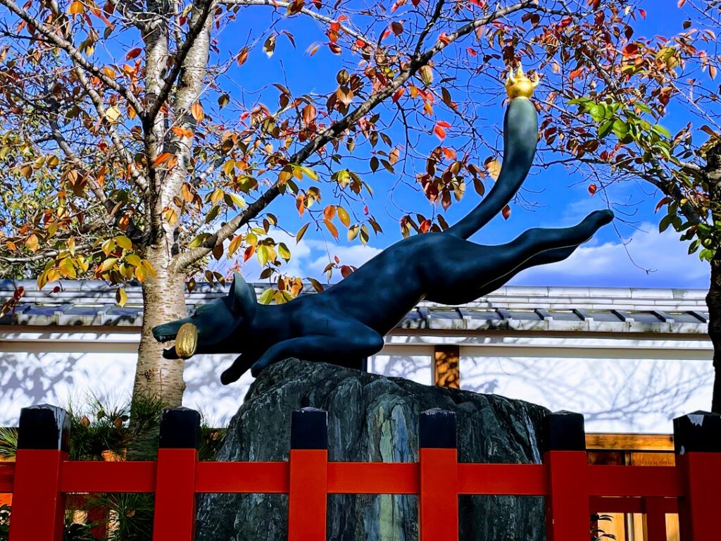 伏見稲荷大社 狐の像