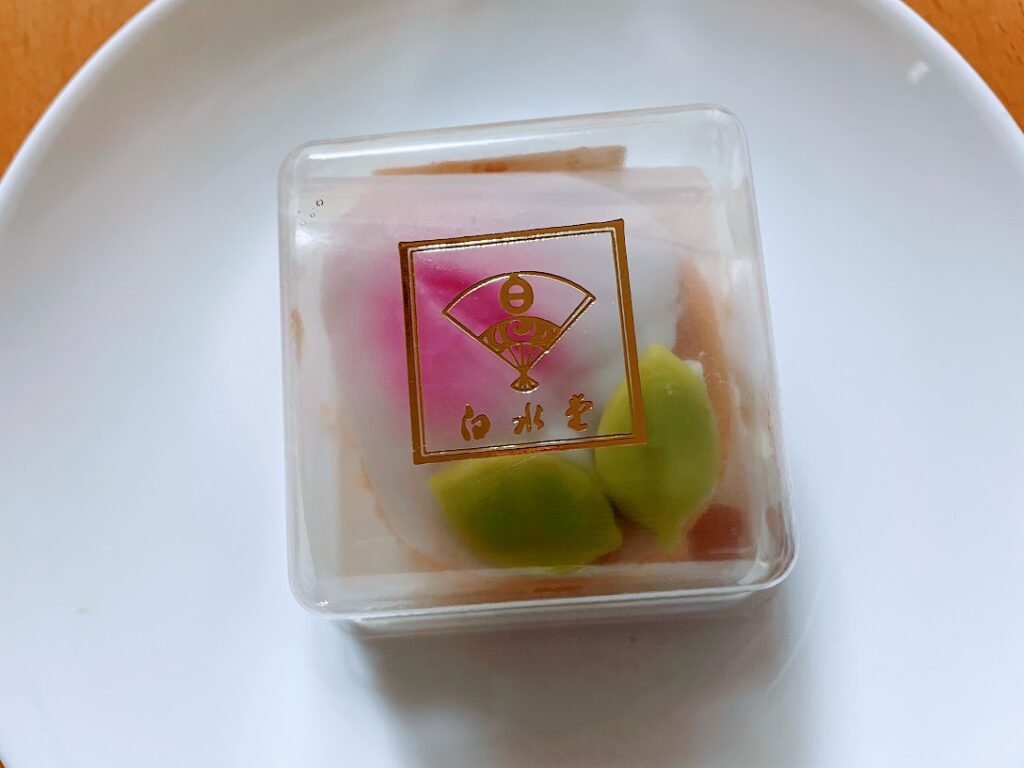 長崎のお土産 桃カステラ