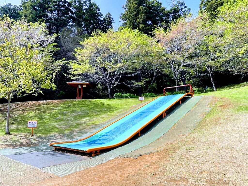 津久井湖城山公園 大型滑り台