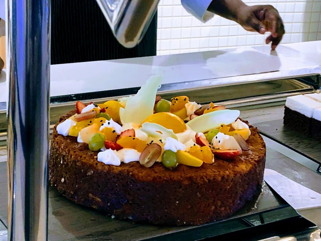 フルーツたっぷりのケーキ