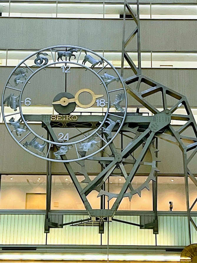 新宿nsビル　振り子時計
